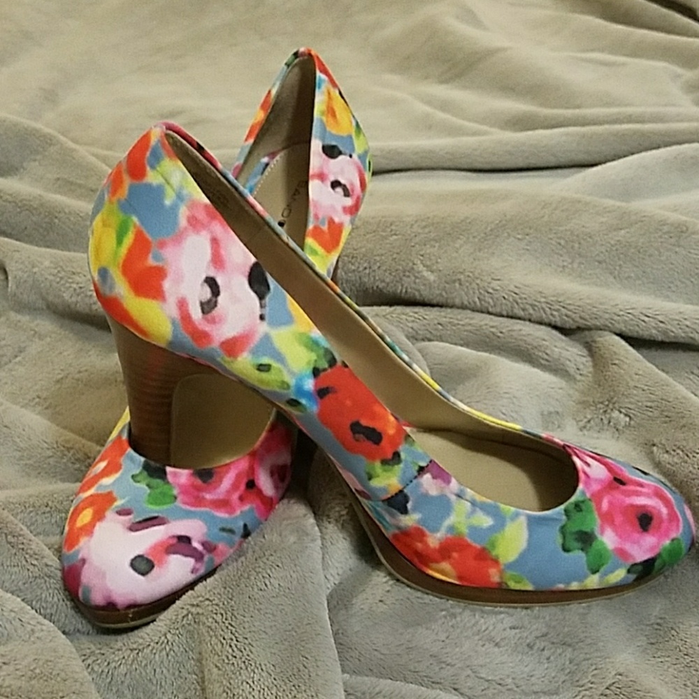 Bandolino Floral Galleigh Pumps - great for spring